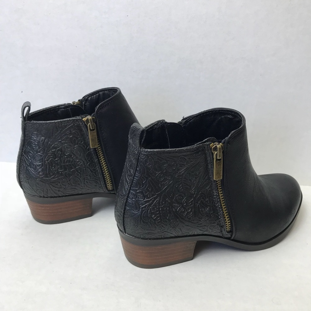 Womenβs Black Ankle Boot Side ZIP 8W Cato